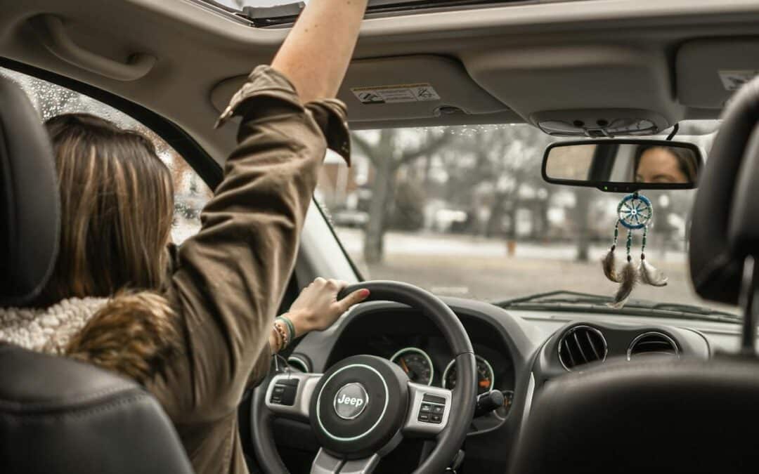 Dlaczego warto wybrać transport limuzyną na lotnisko?